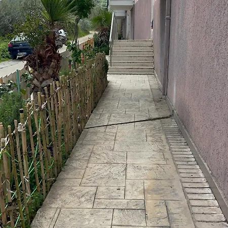 Apartment Liqeni Stay Near Zoo & Lake