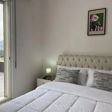 Liqeni I Thate 公寓