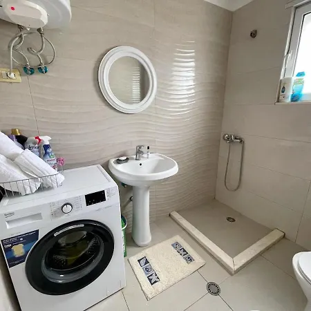 Liqeni I Thate 公寓 地拉那