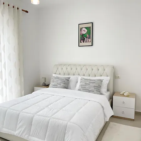 Liqeni I Thate Тирана