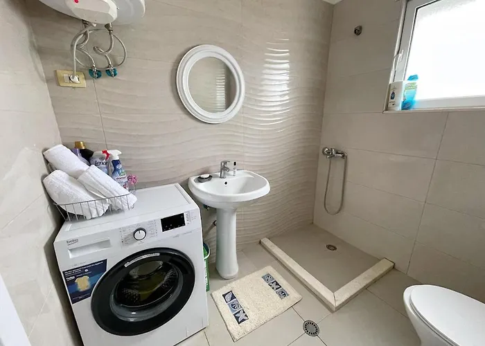 Liqeni I Thate Appartement Tirana